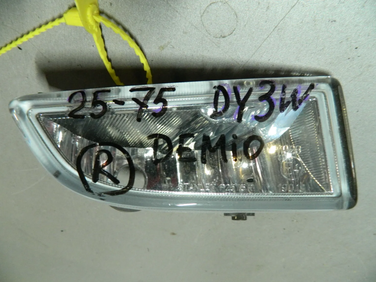 Фара противотуманная MAZDA DEMIO DY3W Перед Прав 2575 (Контрактный) 79768108