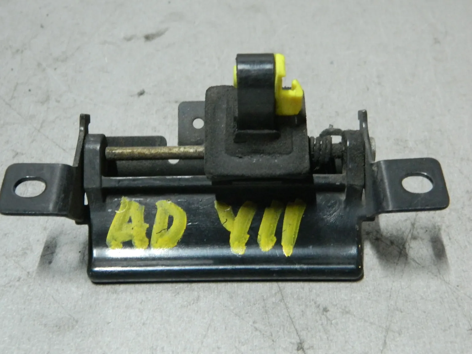 Ручка багажника NISSAN AD Y11 (Контрактный) 81528551