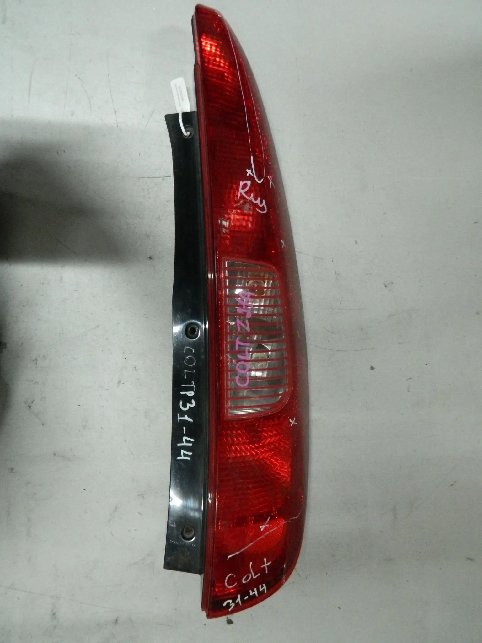 Фонарь MITSUBISHI COLT Z21A Зад Прав 3144 (Контрактный) 68000935