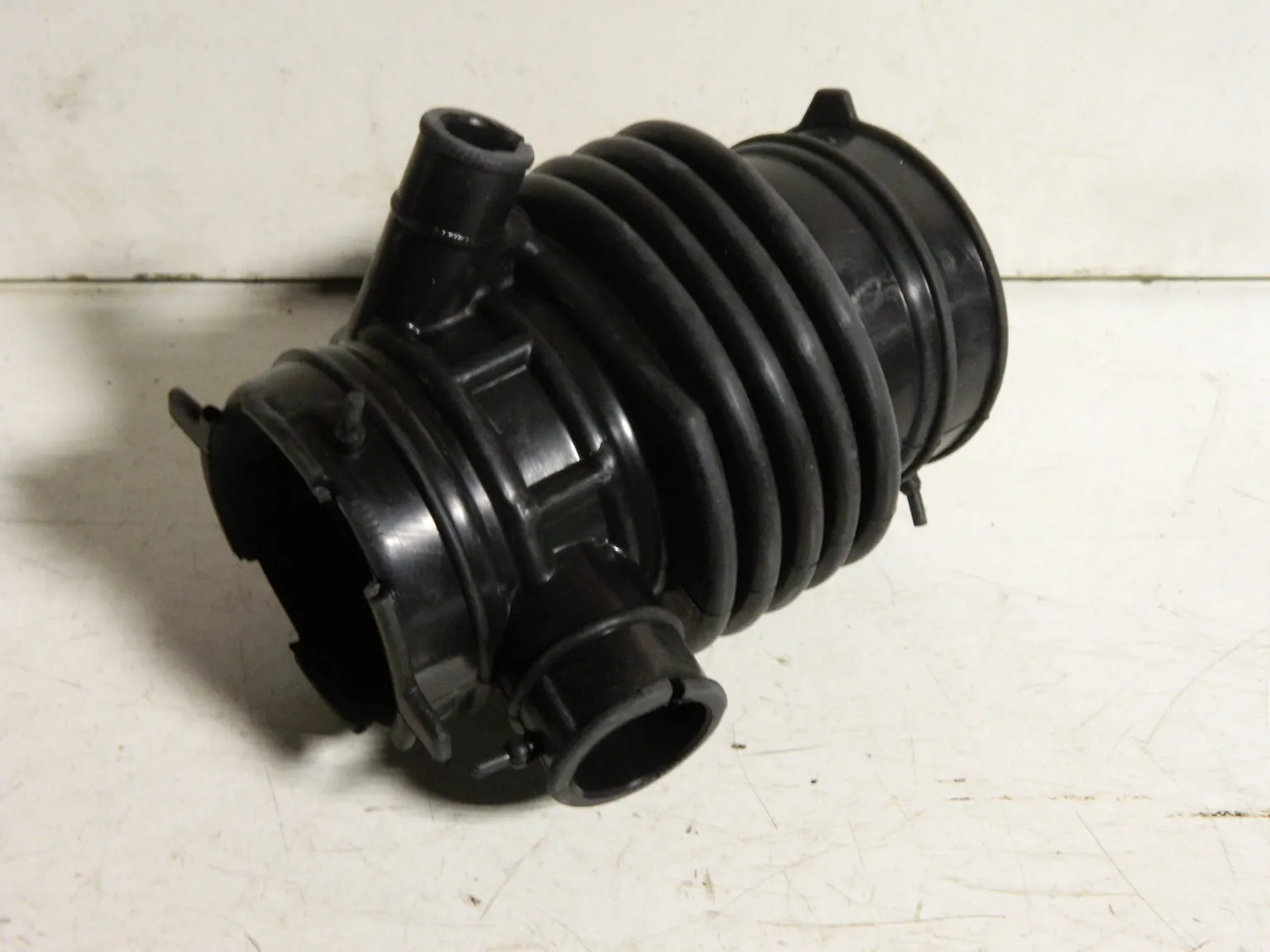 Патрубок воздушного фильтра GENERAL PARTS 165769N00E NISSAN MAXIMA 08-15