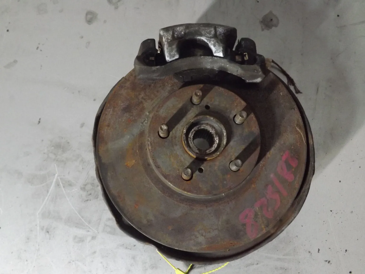 Ступица TOYOTA CELICA ZZT230 Перед Лев (Контрактный) 94603622