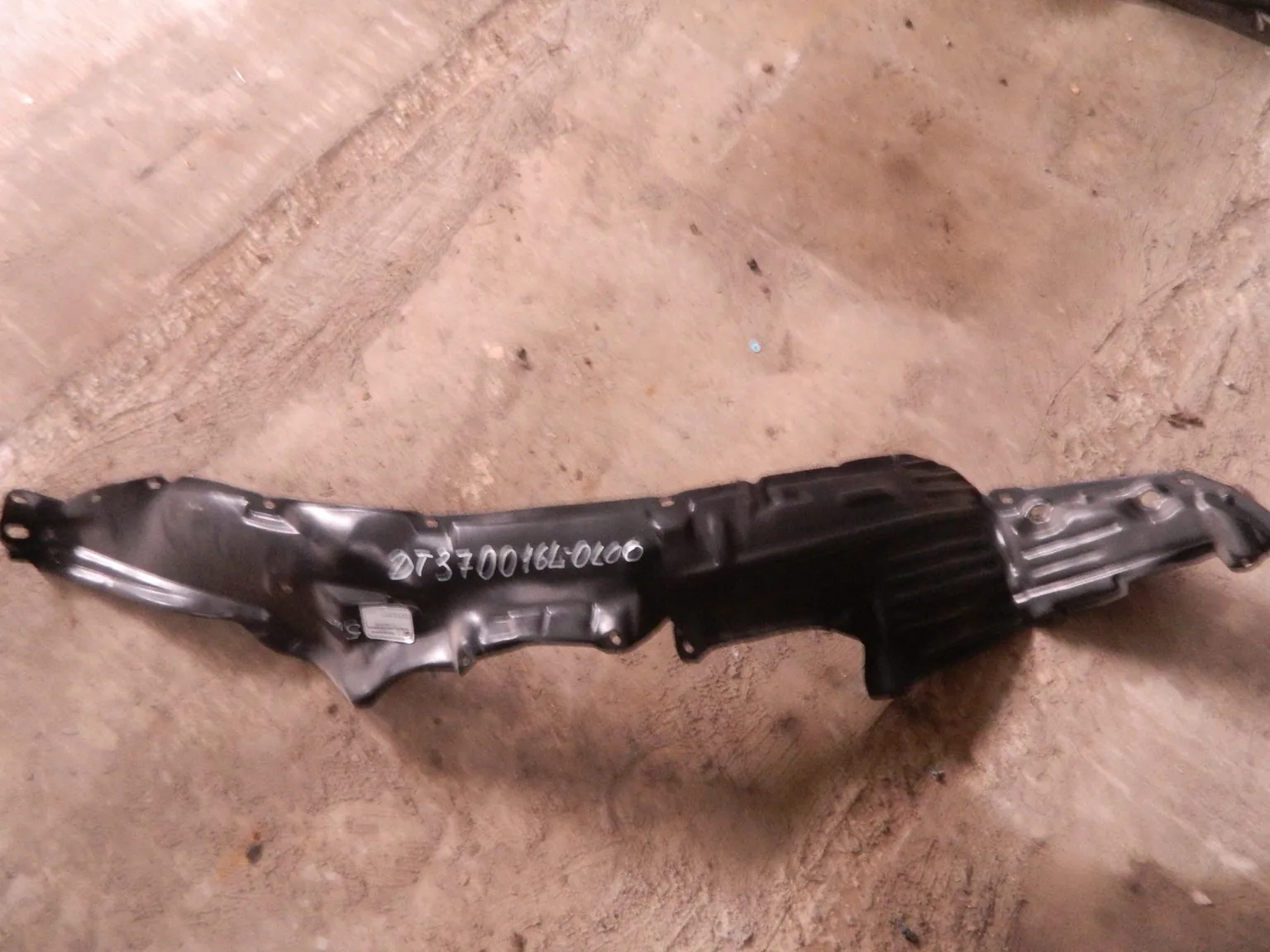 Подкрылок API DT370016L0L00 NISSAN PRIMERA P11 LH 1995 - 2001