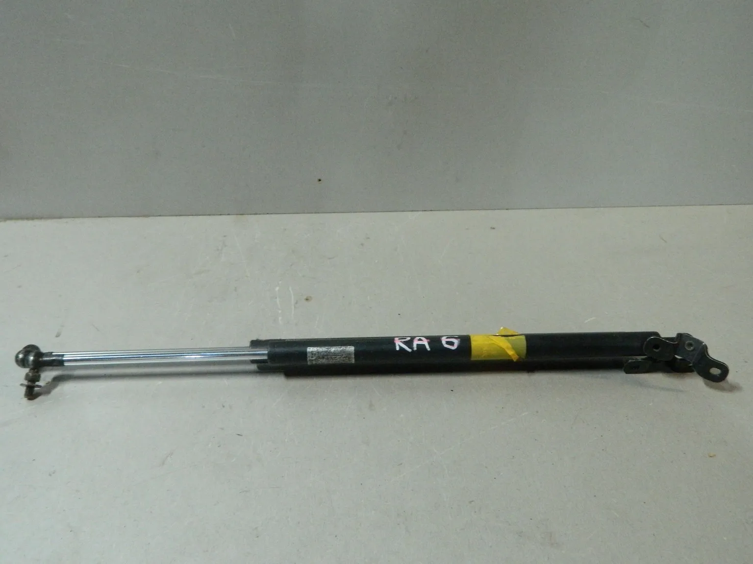 Амортизатор багажника HONDA ODYSSEY RA6 (Контрактный) 81528990