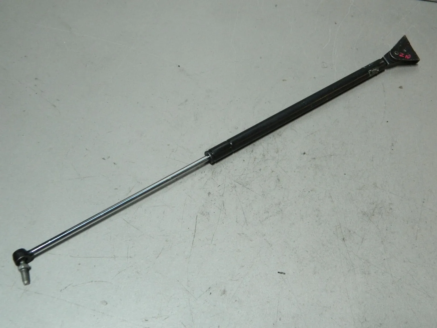 Амортизатор багажника NISSAN CUBE Z10 Прав (Контрактный) 81532149