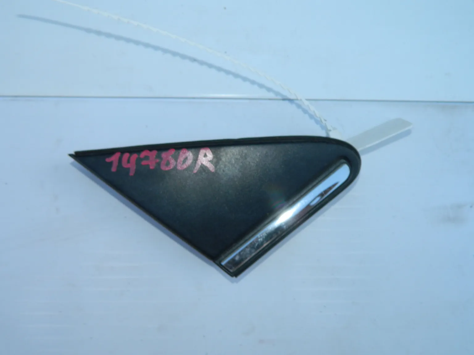 Уголок крыла TOYOTA AVENSIS AZT250 Прав (Контрактный) 45980025