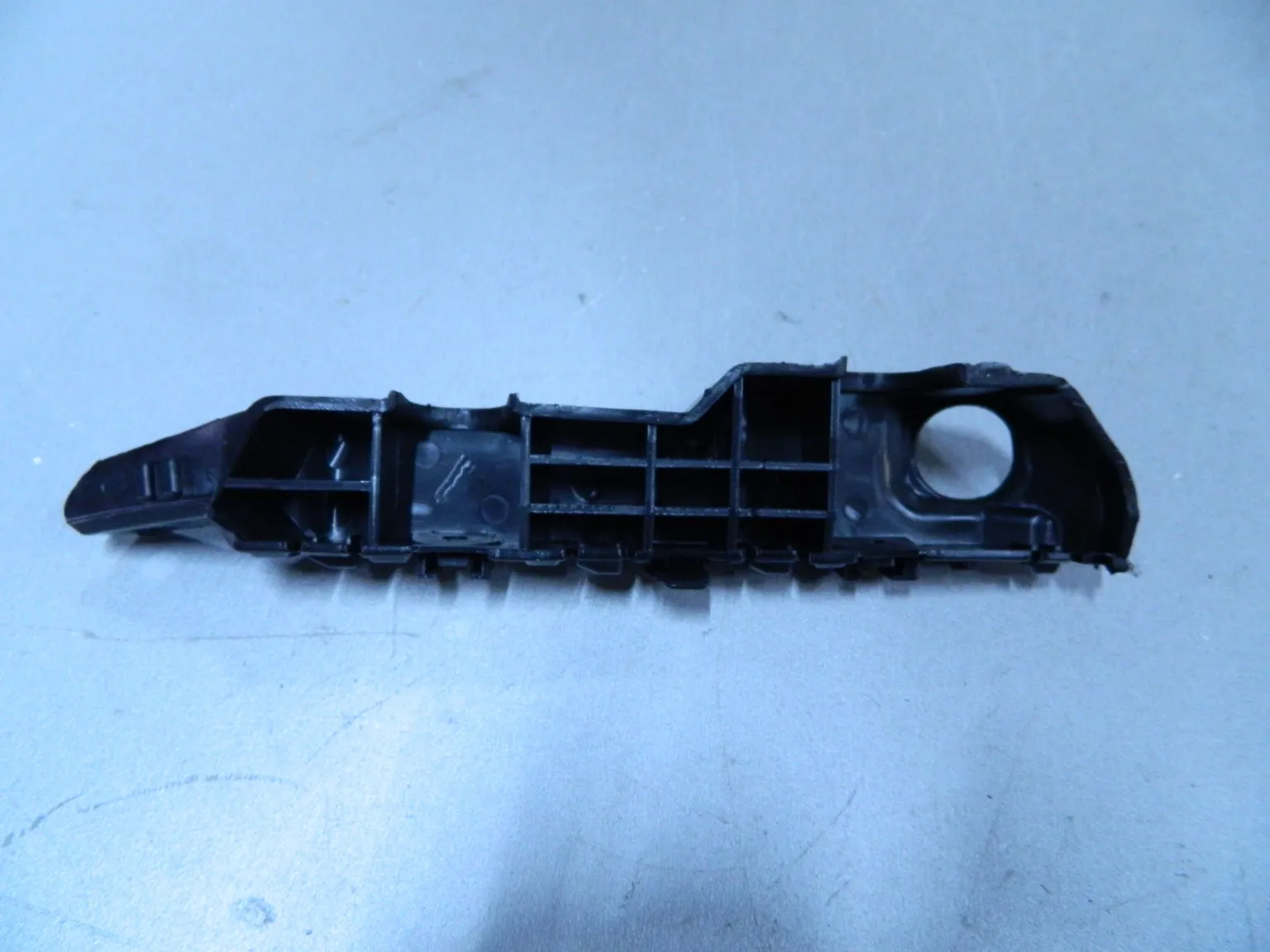 Кронштейн бампера JORDEN JH03CED12021AL KIA CEED 12- (крыло) LH