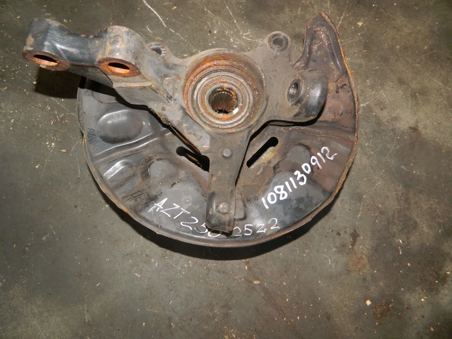 Ступица TOYOTA AVENSIS AZT250 Перед Лев (Контрактный) 1081130912