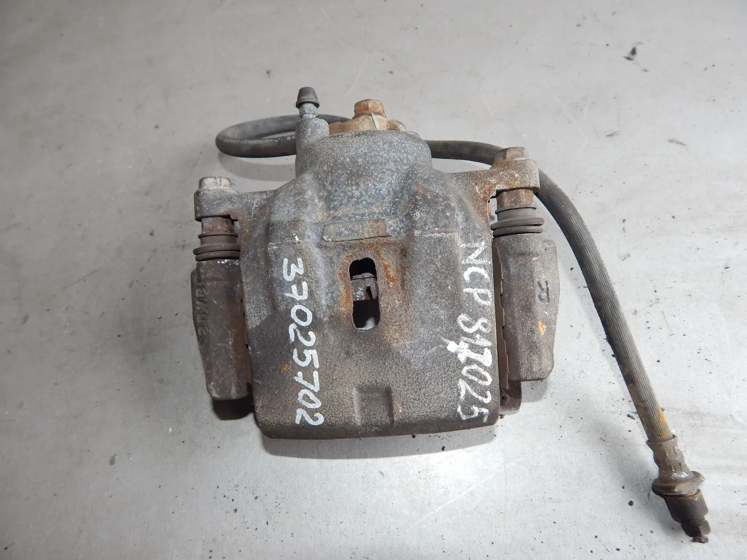 Суппорт тормозной TOYOTA SIENTA NCP81 Перед Прав (Контрактный) 37025702