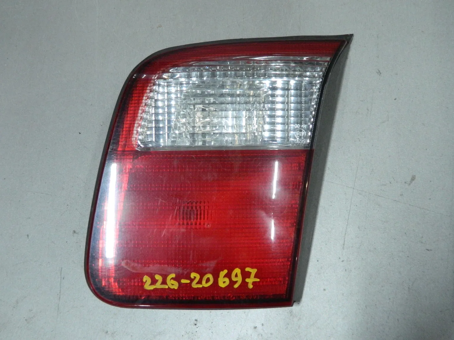 Фонарь SUBARU FORESTER SF5 Зад Прав (Контрактный) 46098044