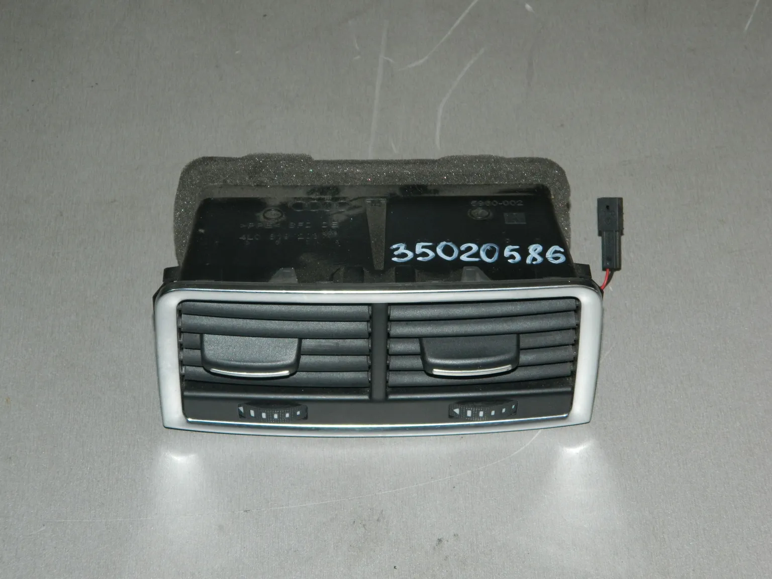 Дефлектор воздушный AUDI Q7 4L (Б/У)