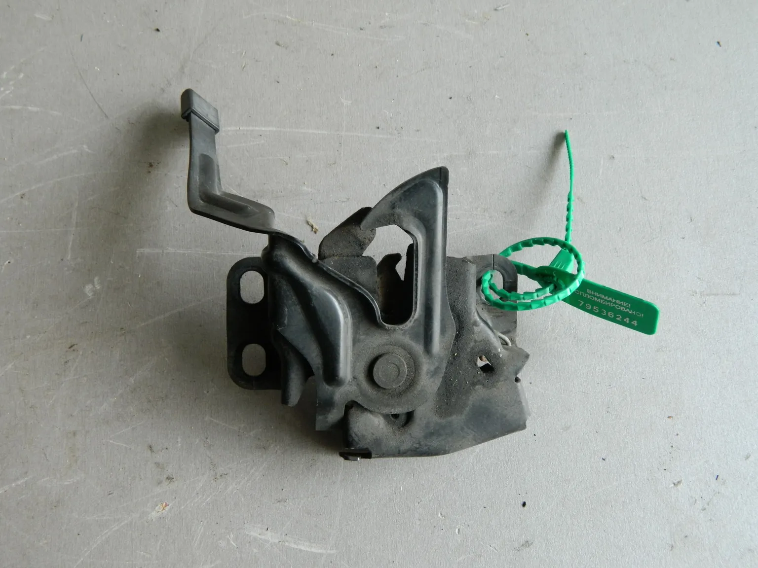 Замок капота HONDA FREED SPIKE GB3 (Контрактный) 79586244