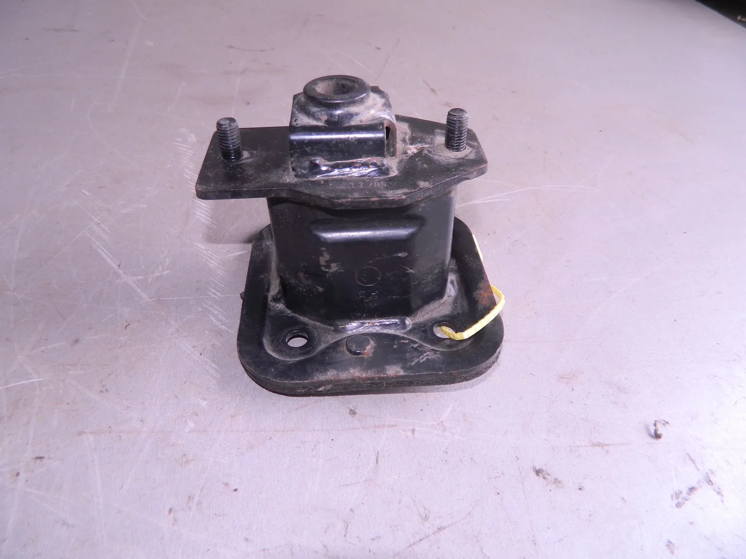 Кронштейн усилителя бампера BMW 5-Series E60 Зад Прав (Контрактный) 94599912