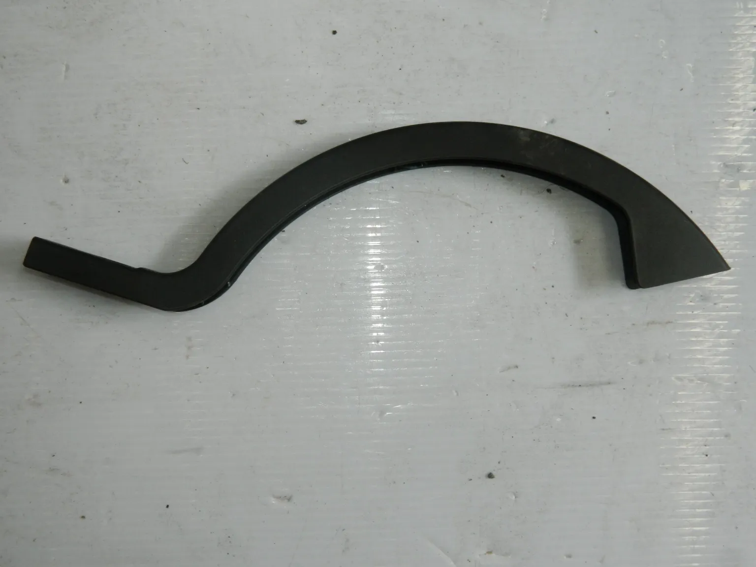 Накладка петли багажника LEXUS IS250 GSE20 Зад Прав (Контрактный)