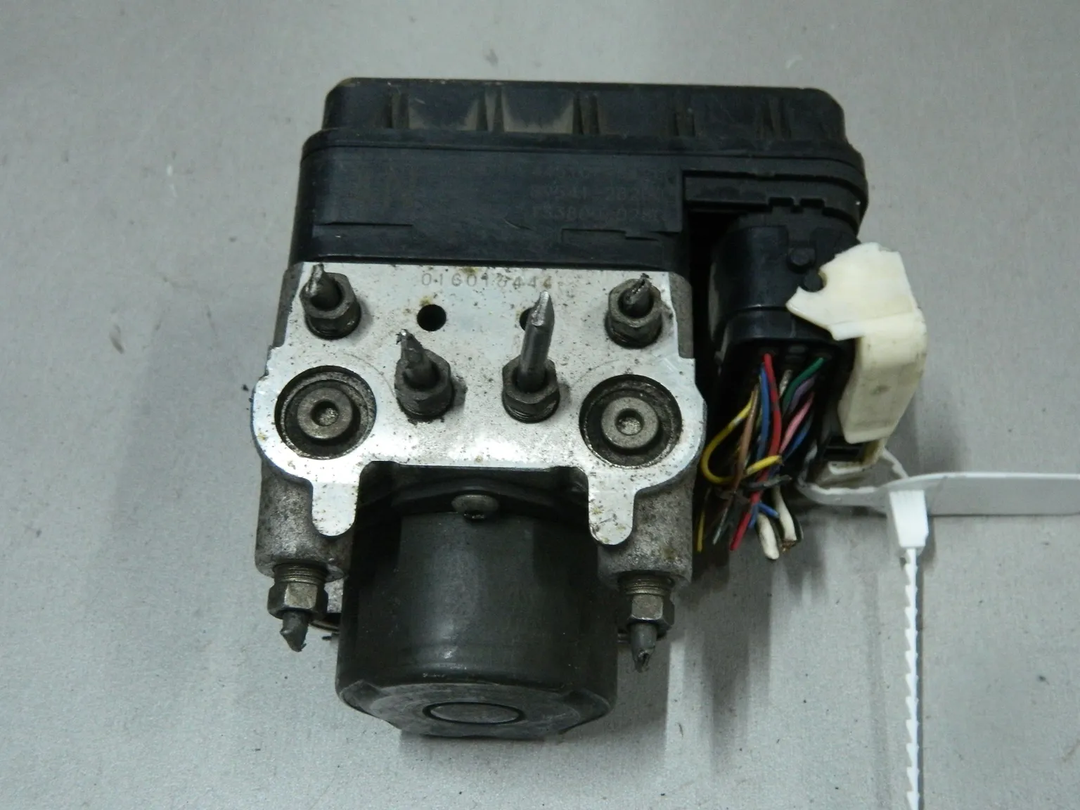 Блок ABS TOYOTA VOXY AZR60 (Контрактный) 68000002 8954128200