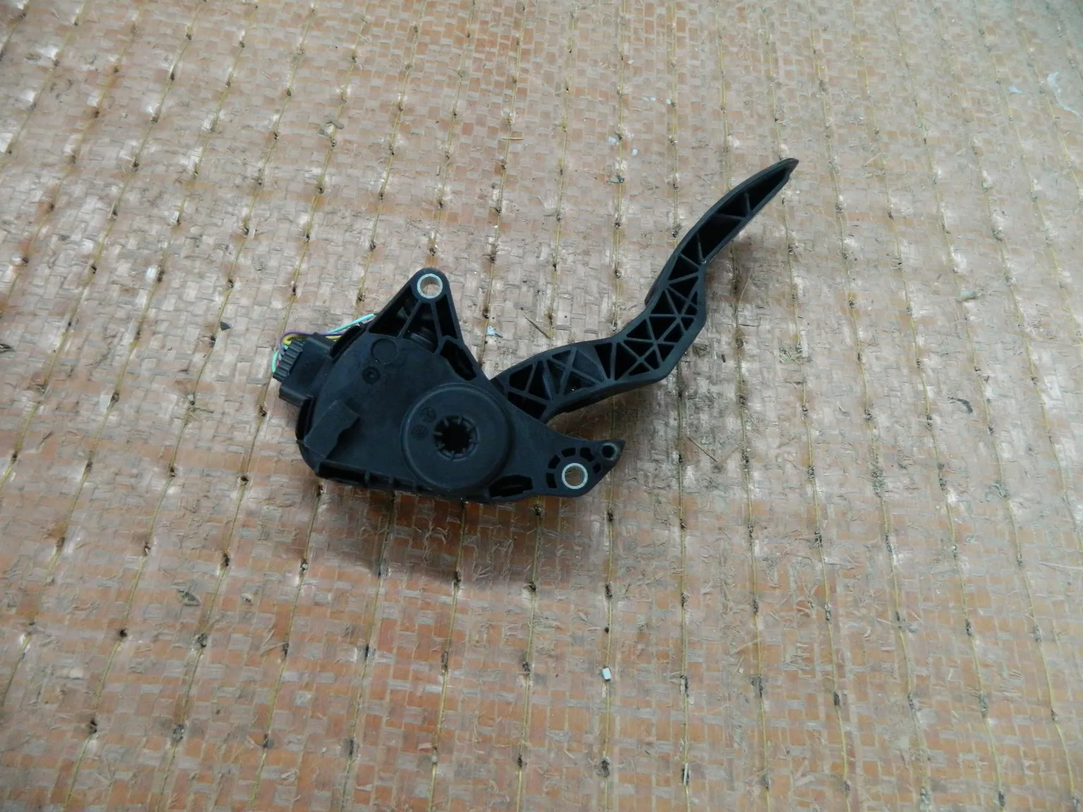 Педаль газа NISSAN X-TRAIL NT32 (Контрактный) 22923000028