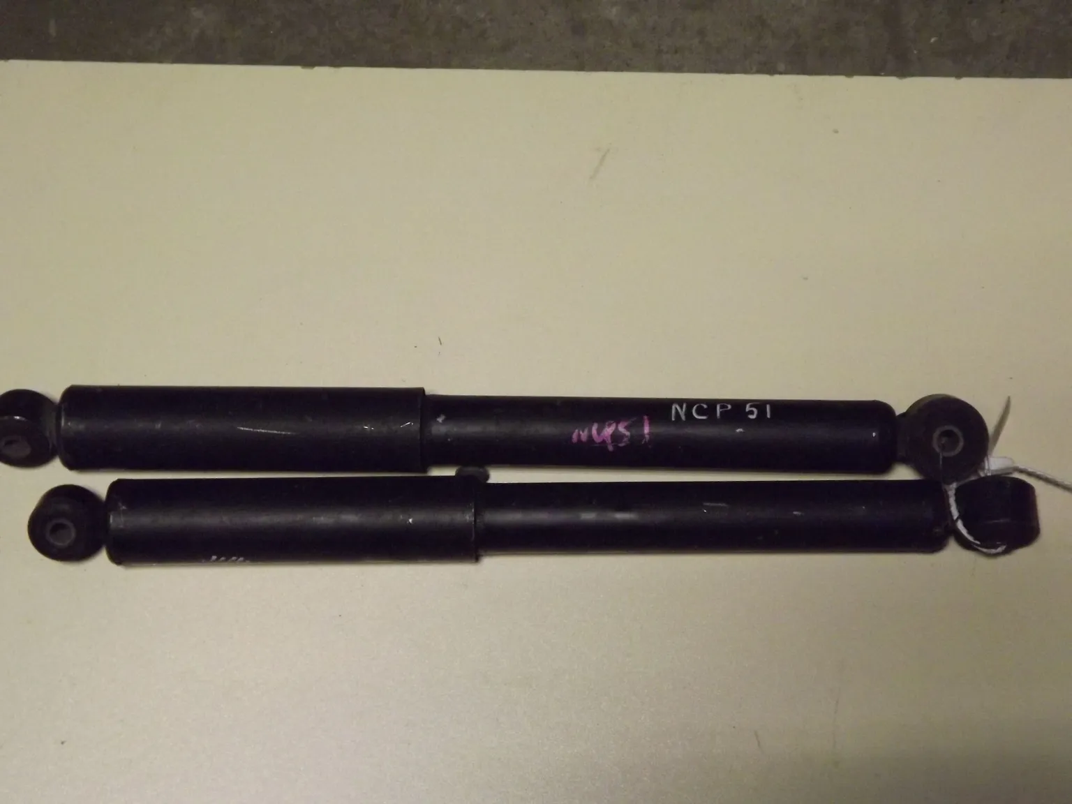 Амортизатор TOYOTA PROBOX NCP51 Зад ПАРА (Контрактный) 45992129