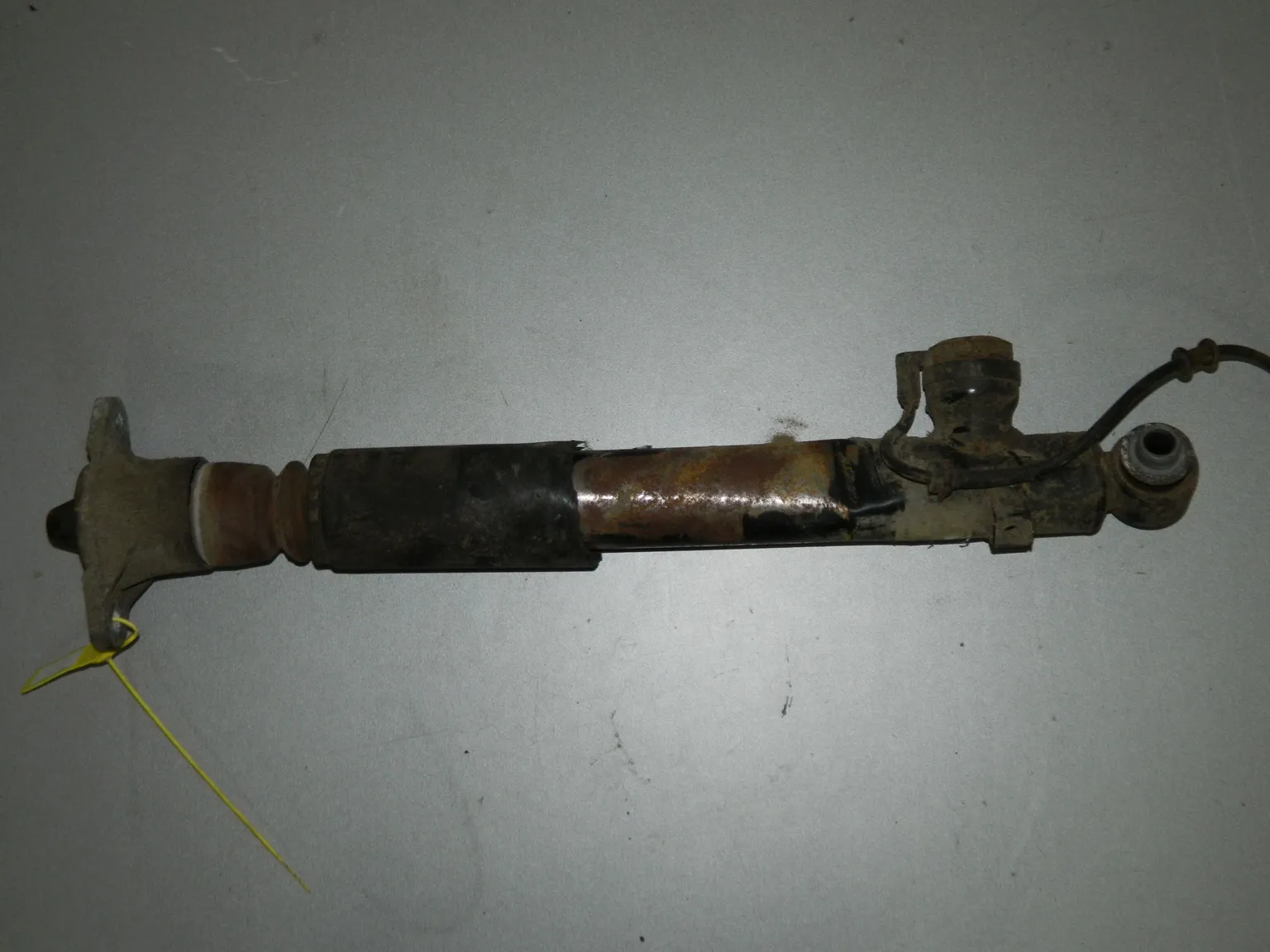 Амортизатор подвески HYUNDAI EQUUS VI Задн (Б/У) 40940374