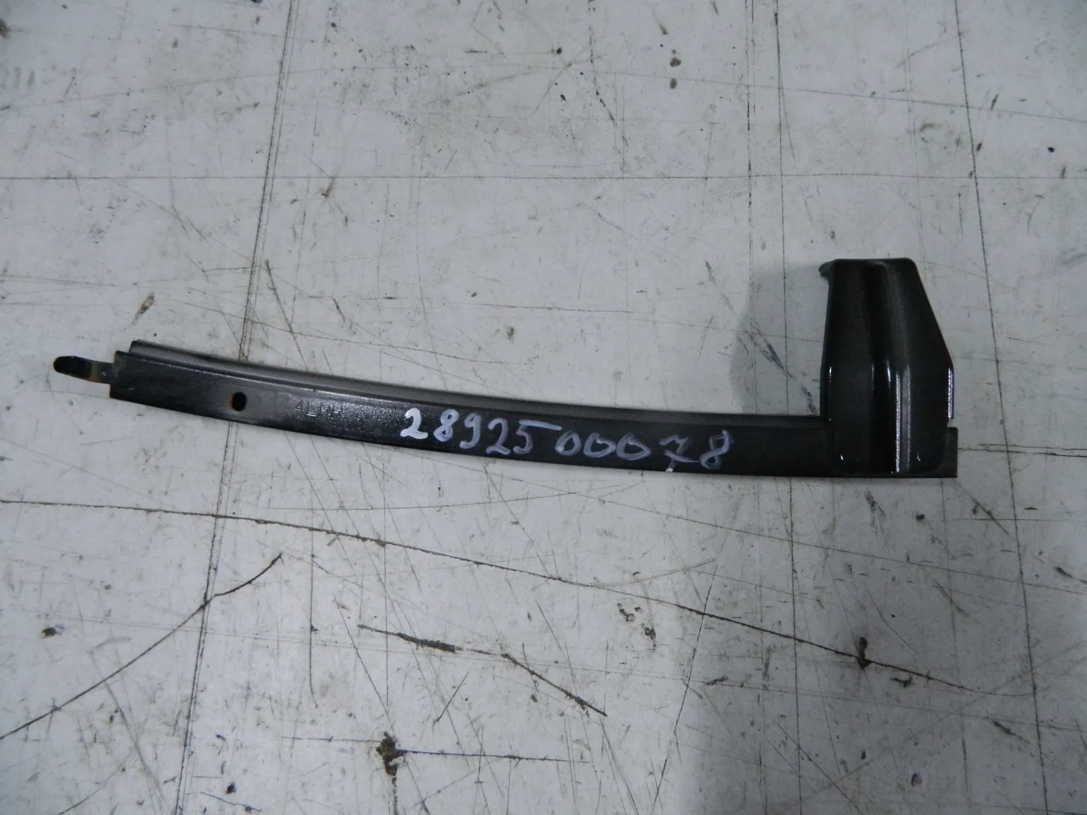 Направляющая стекла двери TOYOTA CAMRY ACV40 Перед Лев (Контрактный) 2892500078