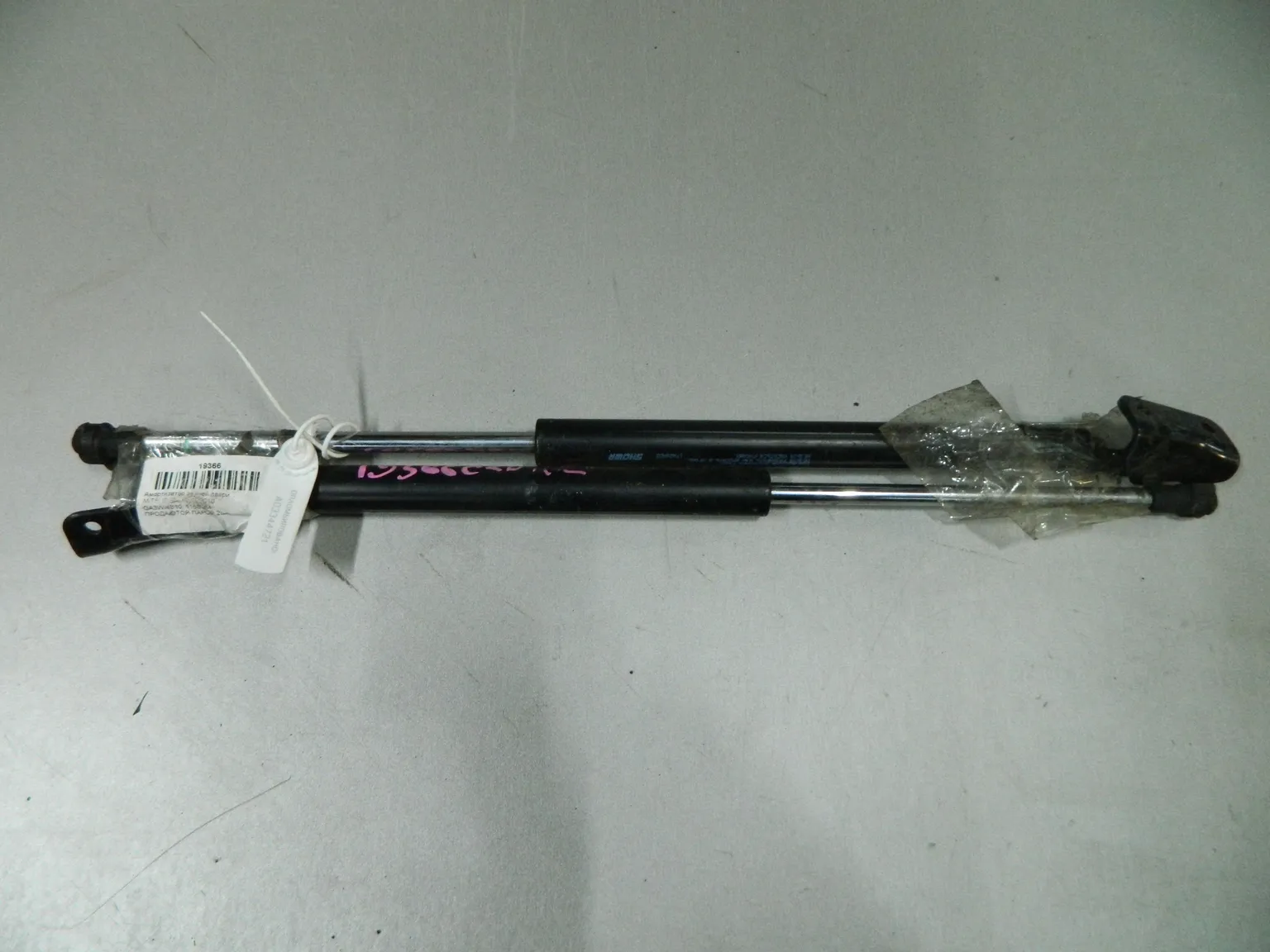 Амортизатор задней двери MITSUBISHI RVR GA3W (Контрактный) 03344721