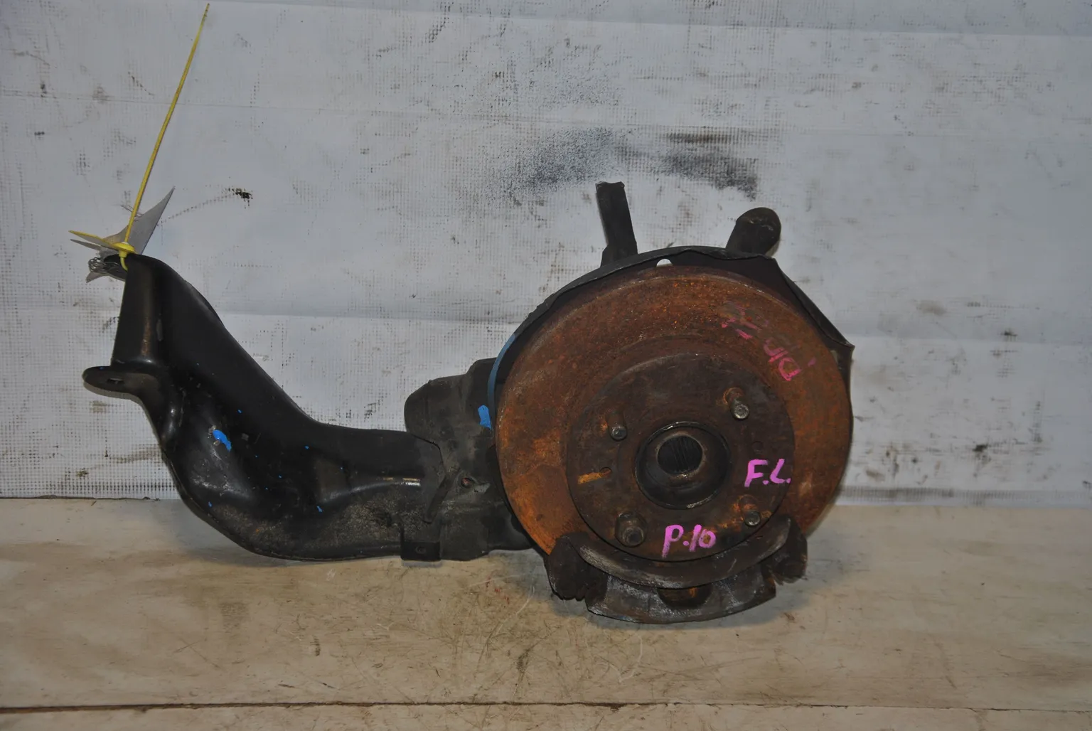 Ступица NISSAN PRIMERA P10 Перед Лев (Контрaктный) 40940733