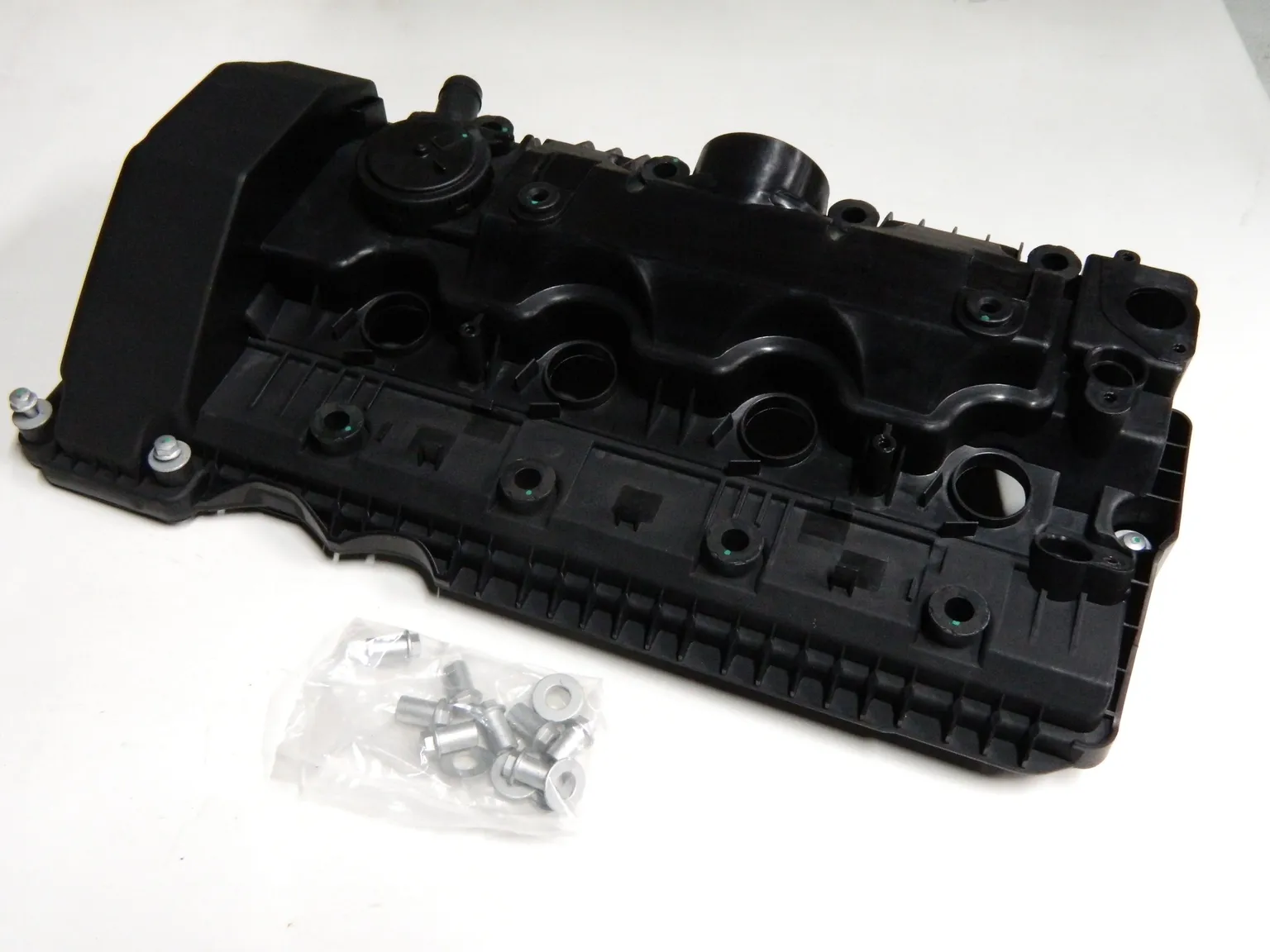 Крышка клапанная GENERAL PARTS 11127522160 BMW 5-Series / 7-Series / X5 / E53 M54B30