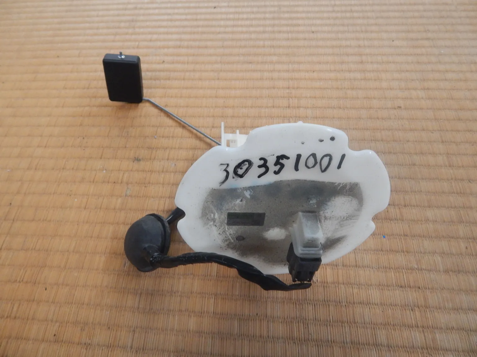 Насос топливный NISSAN SKYLINE CS J50 (контрактный) 30351001