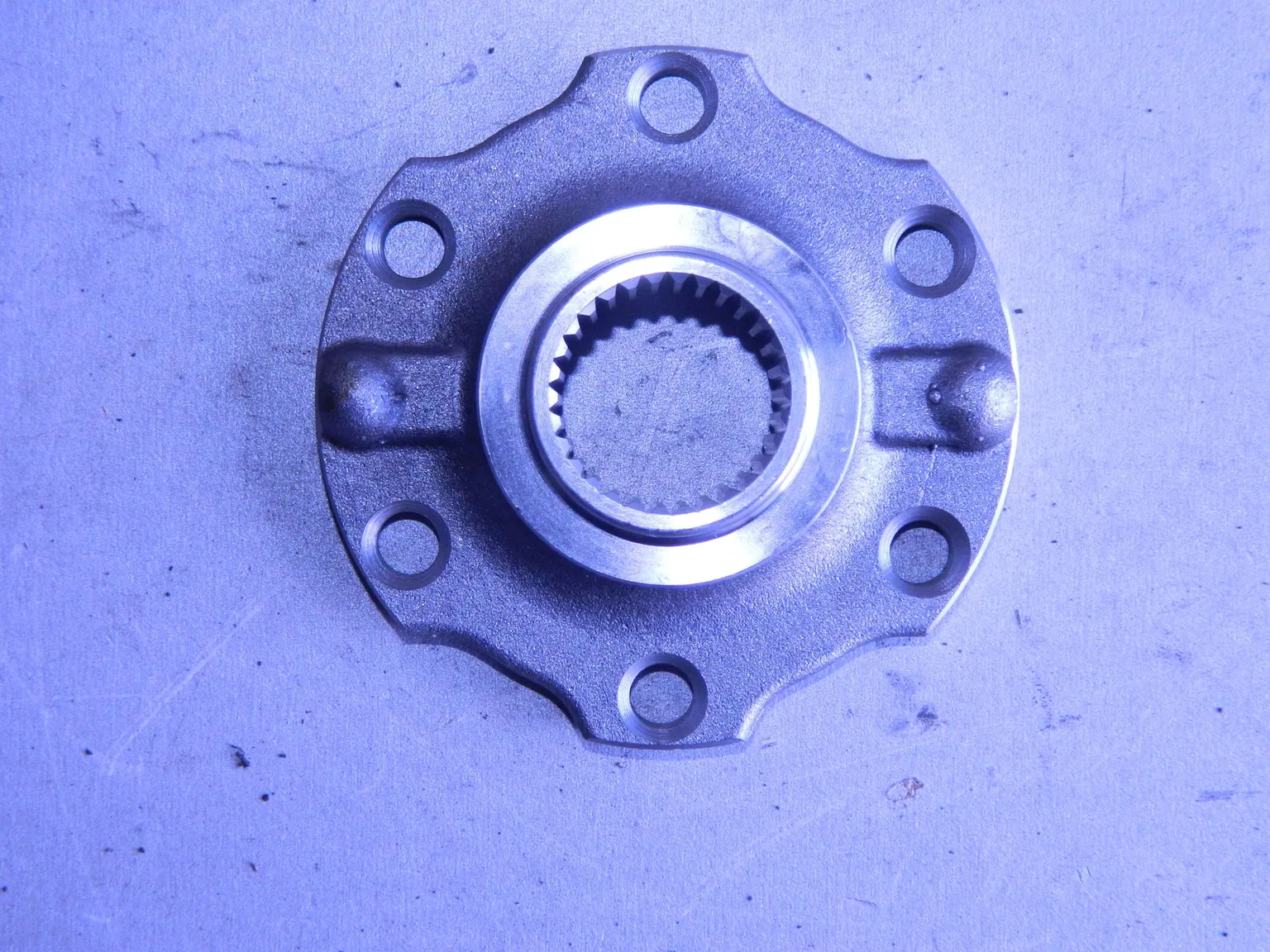 Фланец ступицы GENERAL PARTS 4342160040 TOYOTA LAND CRUISER PRADO HDJ81 HZJ80 30T (передний)