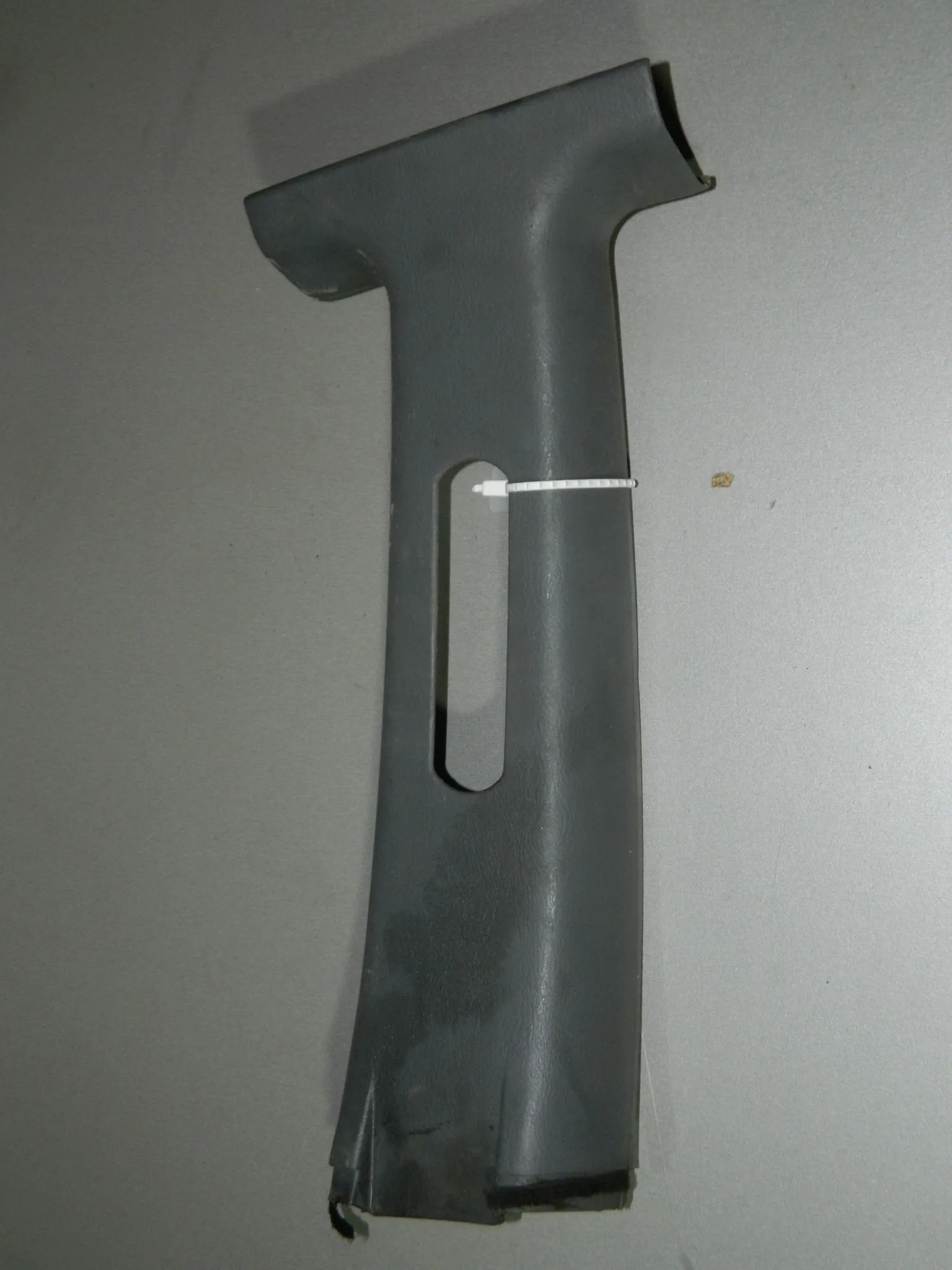 Обшивка средней стойки HYUNDAI ACCENT LC Прав Верх (Б/У) 35020549