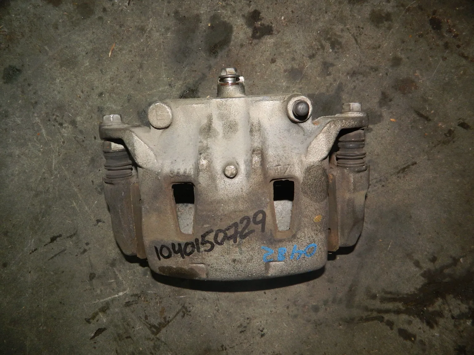 Суппорт NISSAN SERENA HFC26 Перед Лев (Контрактный) 1040150729