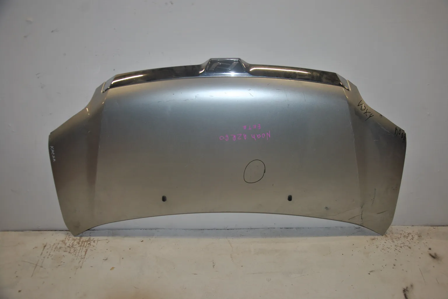 Капот TOYOTA NOAH AZR60 (Контрактный) 46098848