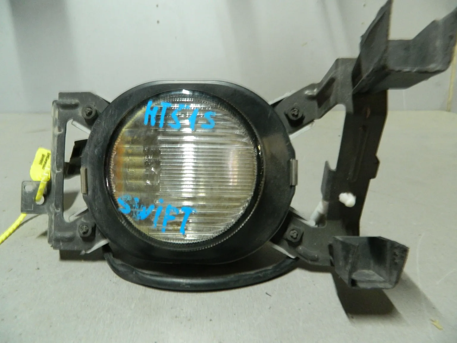 Фара противотуманная SUZUKI SWIFT HT51S Перед Лев (Контрактный) 79768066