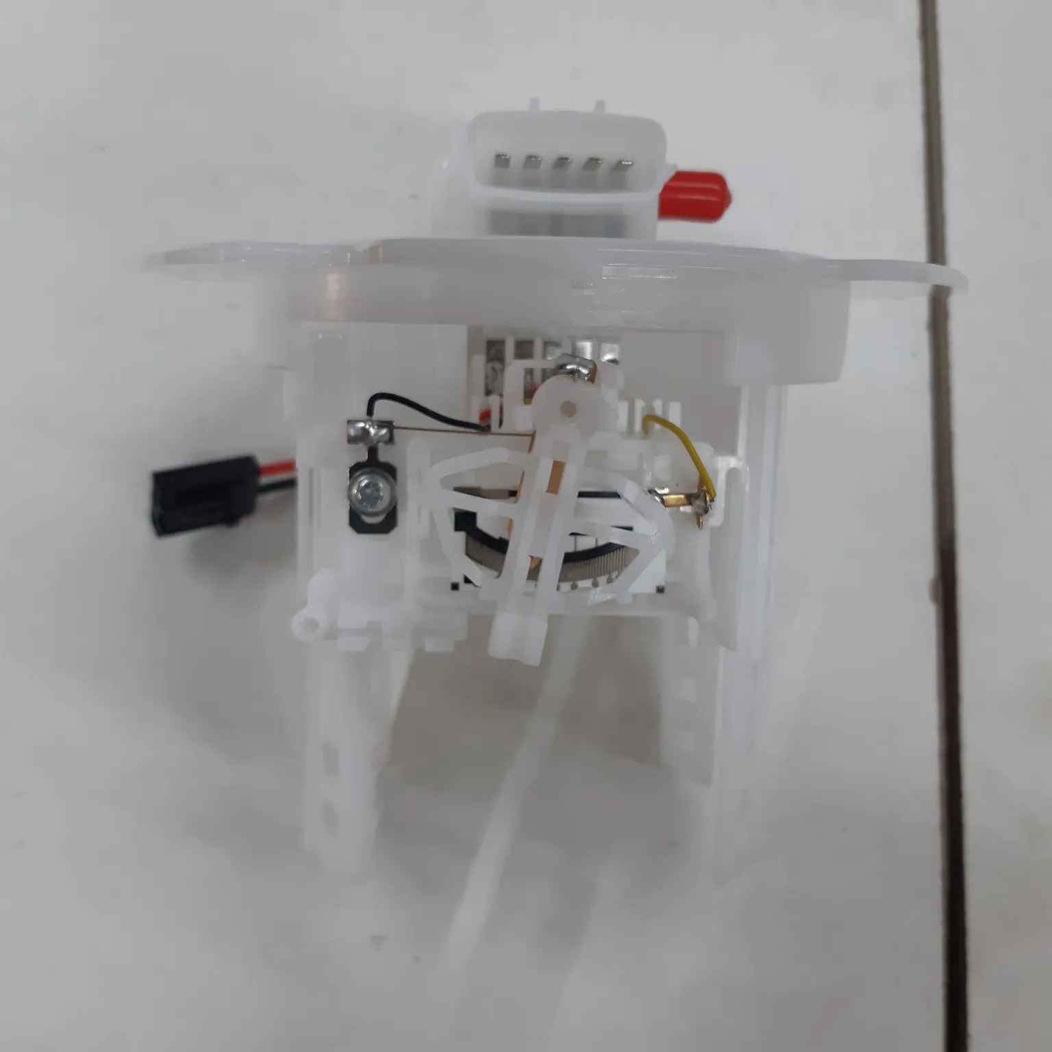 Датчик уровня топлива GENERAL PARTS 25060WD007 NISSAN AD / WINGROAD Y11