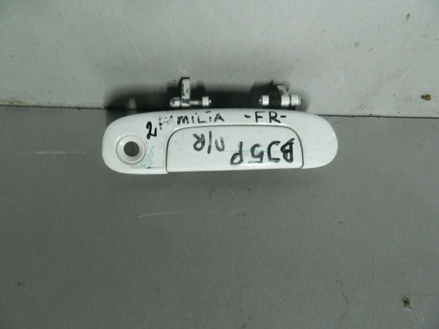 Ручка двери наружная MAZDA FAMILIA BJ5P Перед Прав (Контрактный) 81539955