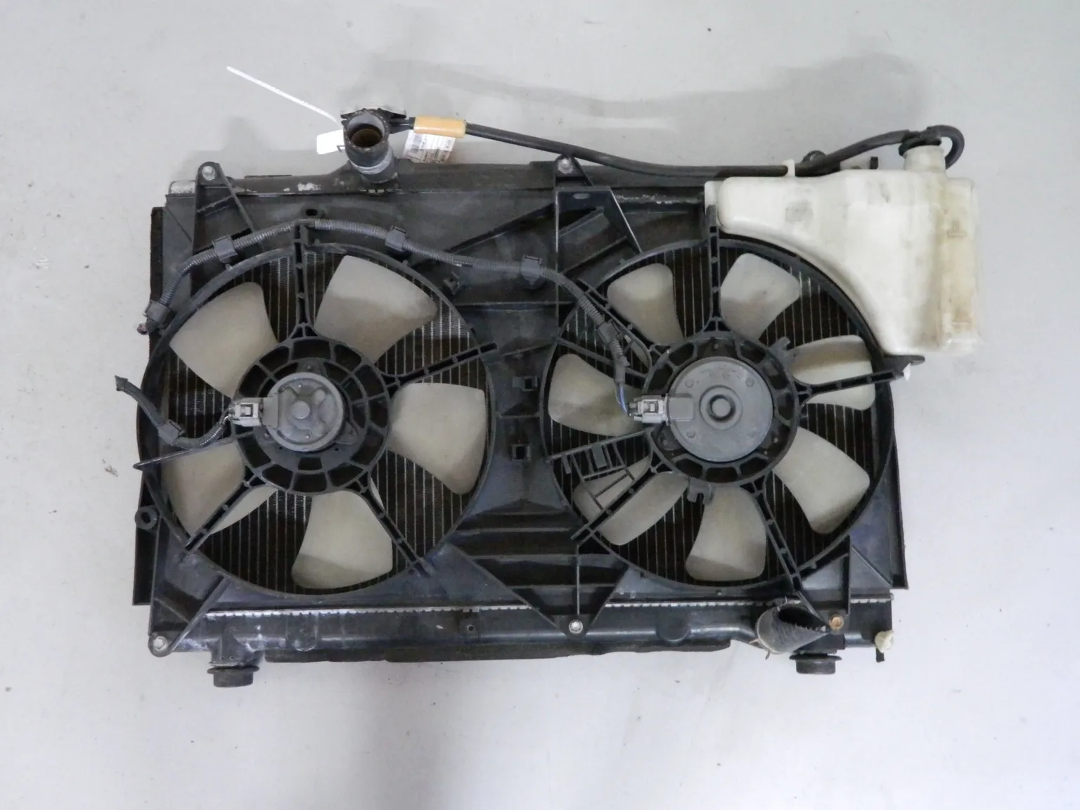 Диффузор радиатора TOYOTA VOXY AZR60 1AZFSE (Контрактный) 68000019