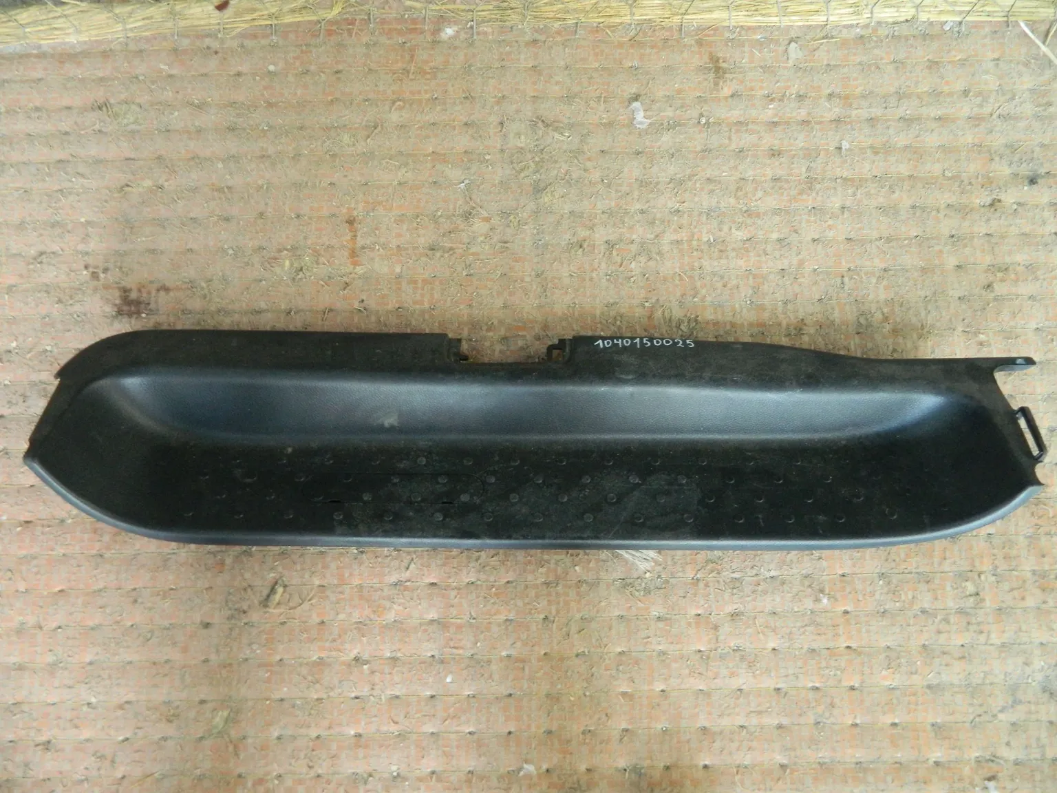 Накладка на порог  внутренняя Перед Прав NISSAN SERENA HFC26 (Контрактный) 1040150025