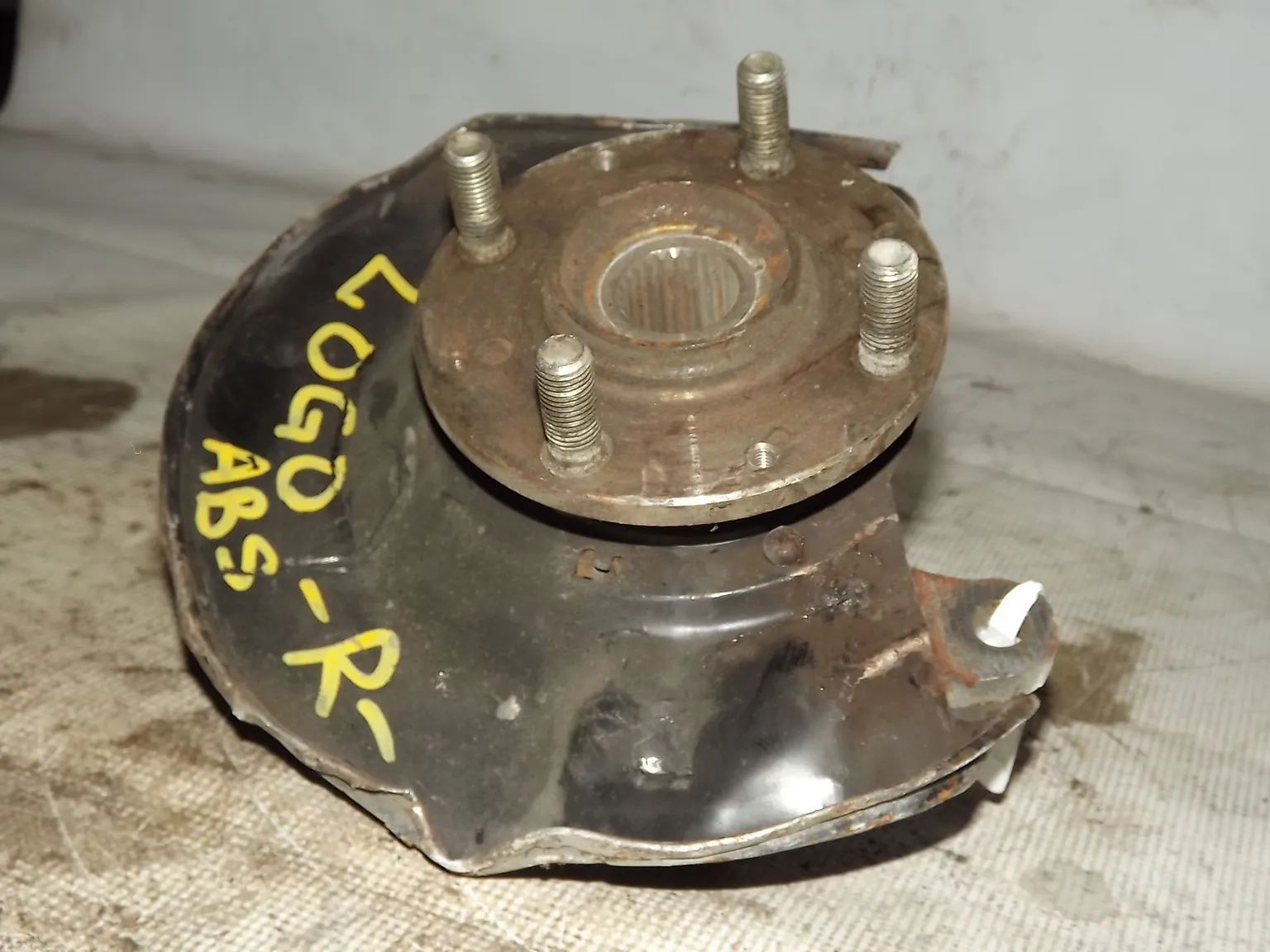 Ступица HONDA LOGO GA3 Перед Прав (Контрактный) 35017212