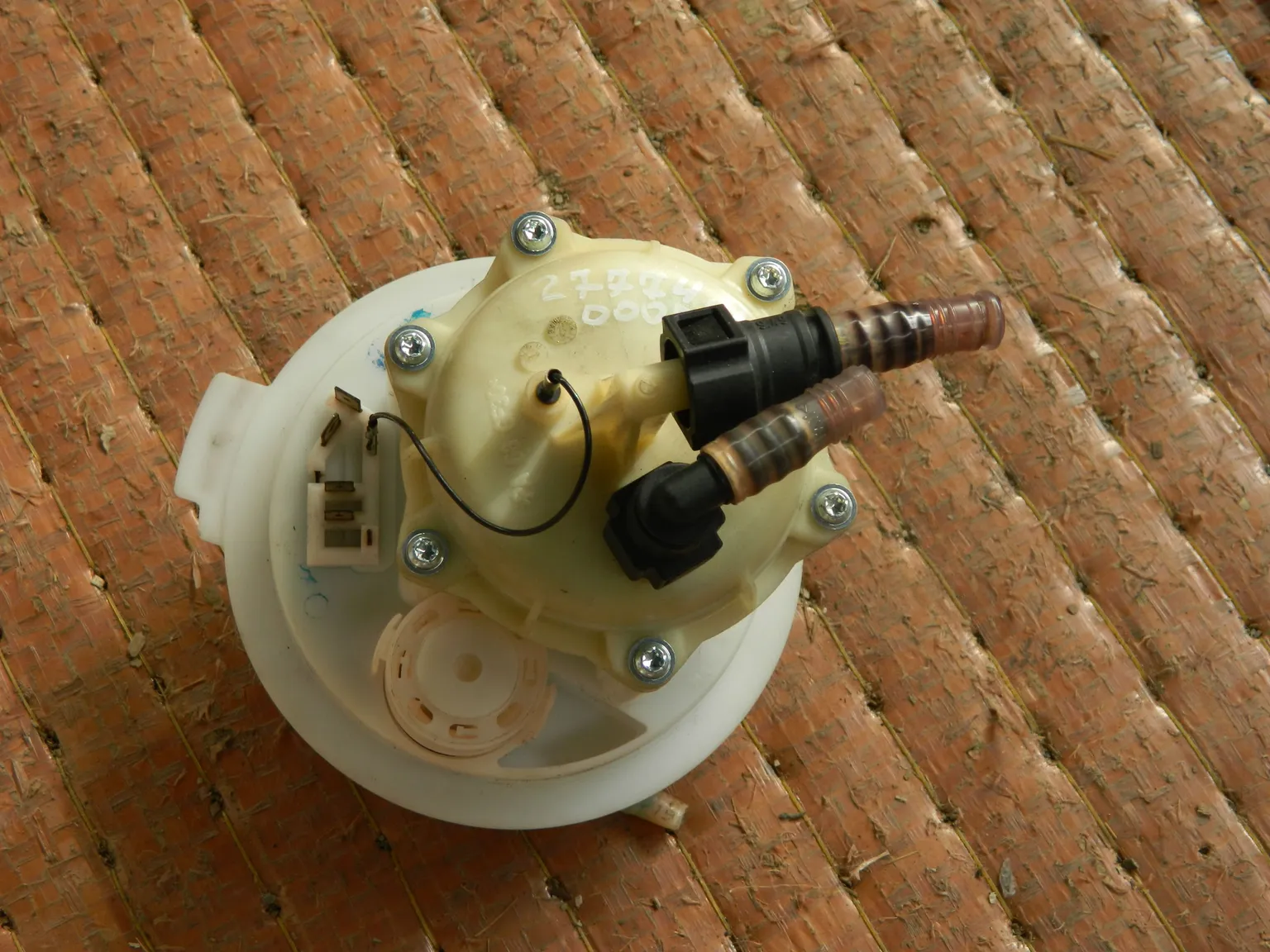 Фильтр топливный VOLKSWAGEN TOUAREG 7L7 (Контрактный) 27774000041