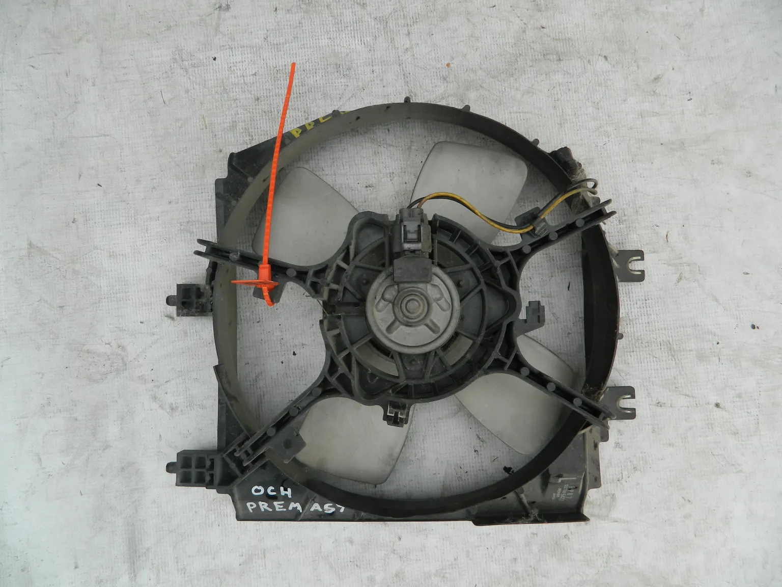 Диффузор радиатора MAZDA PREMACY CP8W (Контрактный) 72367984