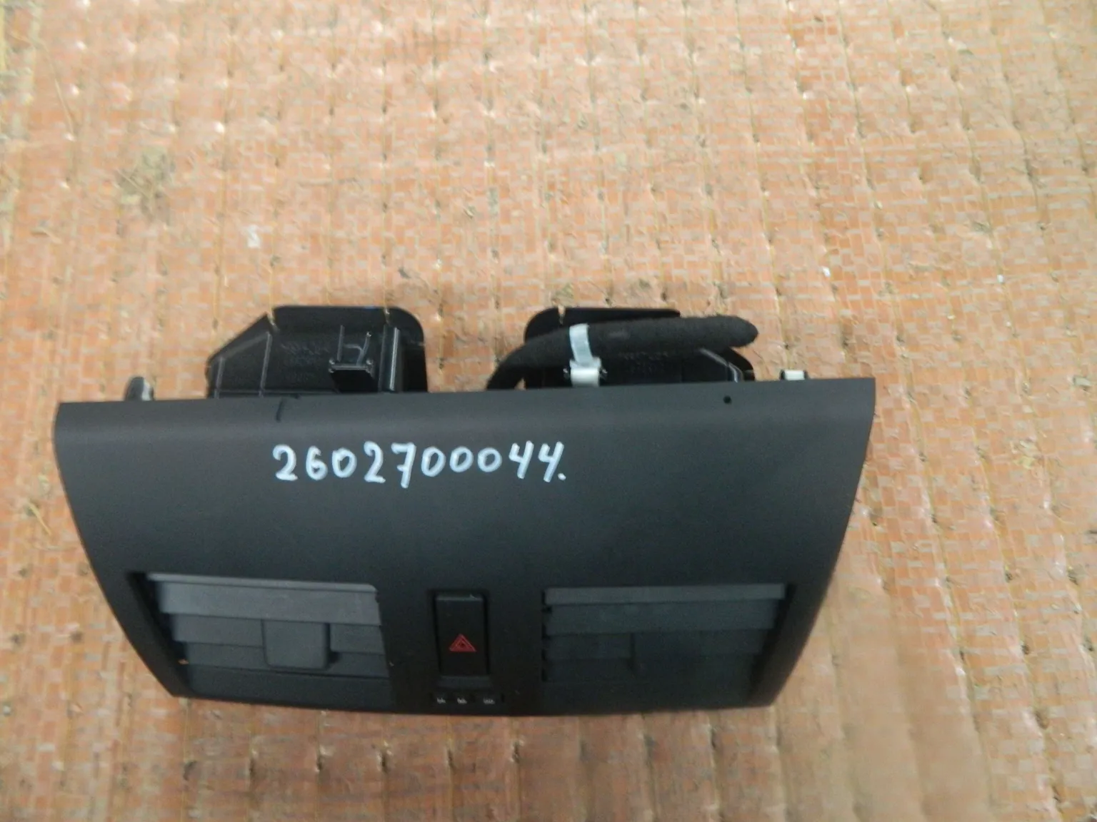 Дефлектор воздушный MAZDA AXELA BL5FW (Контрактный) 2602700044