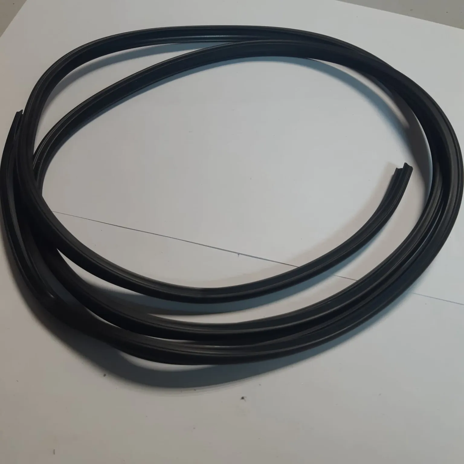 Профиль прижимной VAG 1P0868543A AUDI