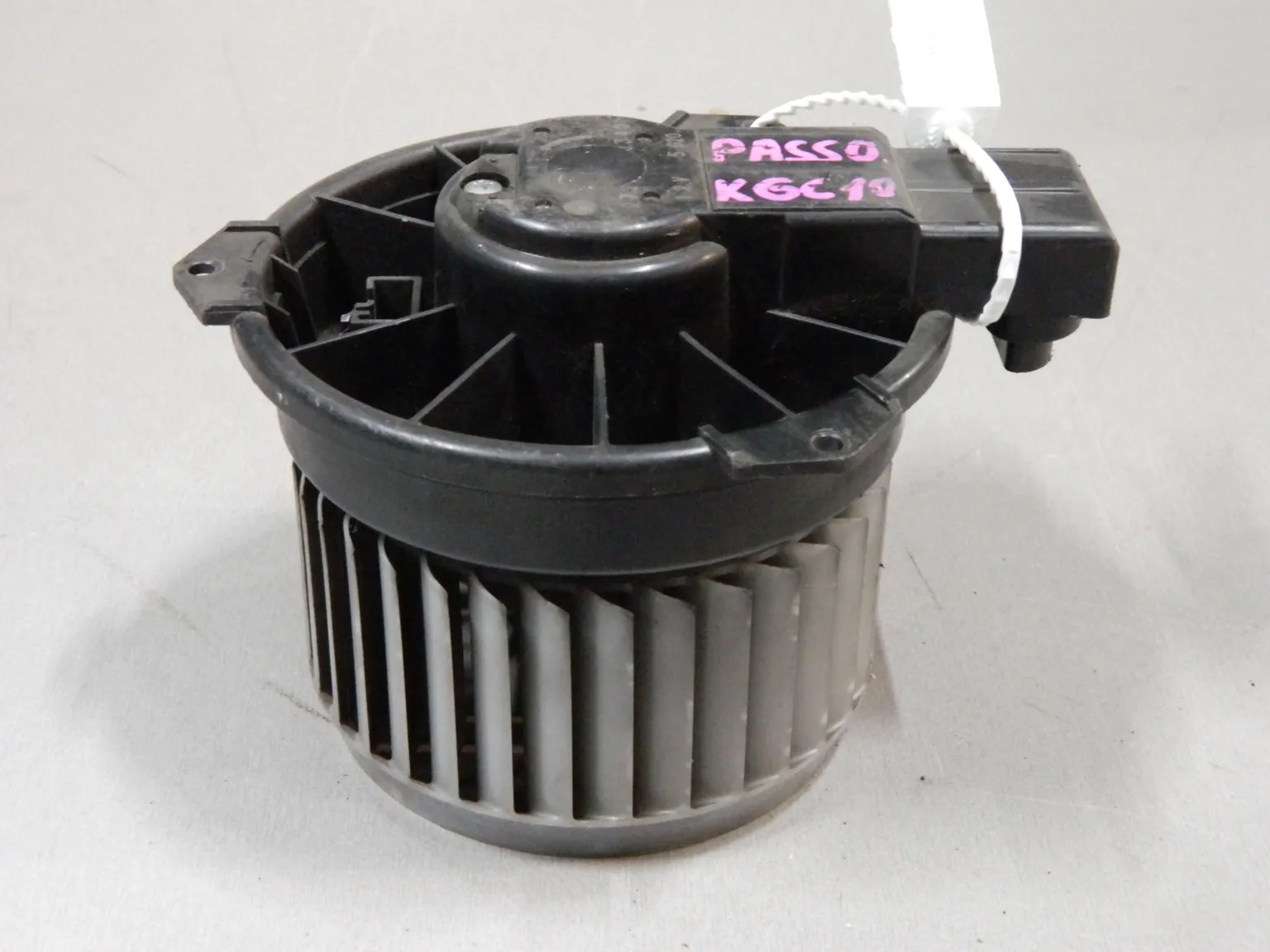 Мотор печки TOYOTA PASSO KGC10 (Контрактный) 68000498