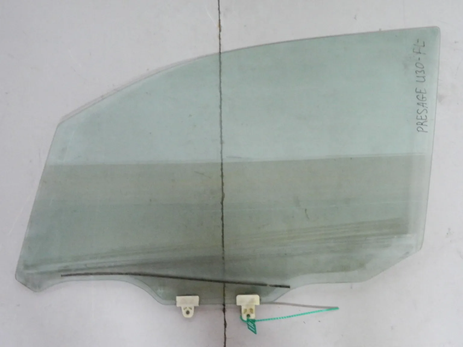 Стекло двери NISSAN PRESAGE U30 Перед Лев (Б/У) 79586976