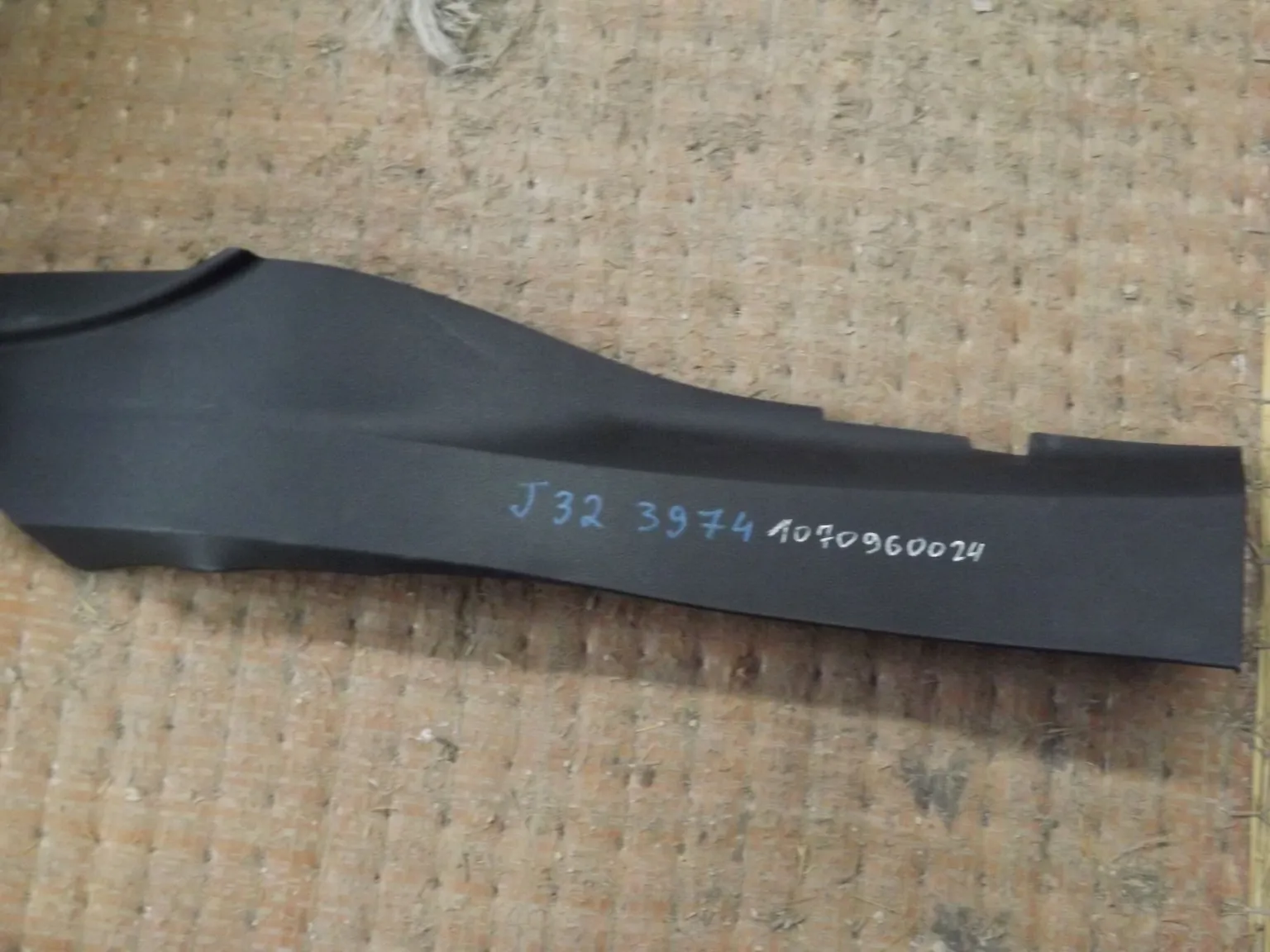 Накладка центральной консоли NISSAN TEANA J32 Лев (Контрактный) 1070960024