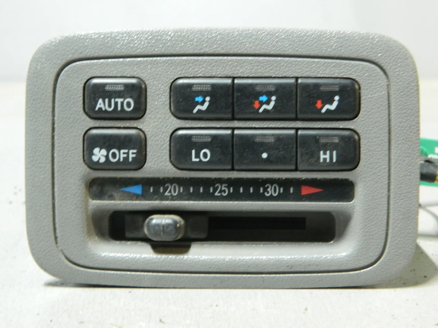 Блок управления климат-контролем TOYOTA LAND CRUISER UZJ100 (Контрактный) 81540475 8861060121