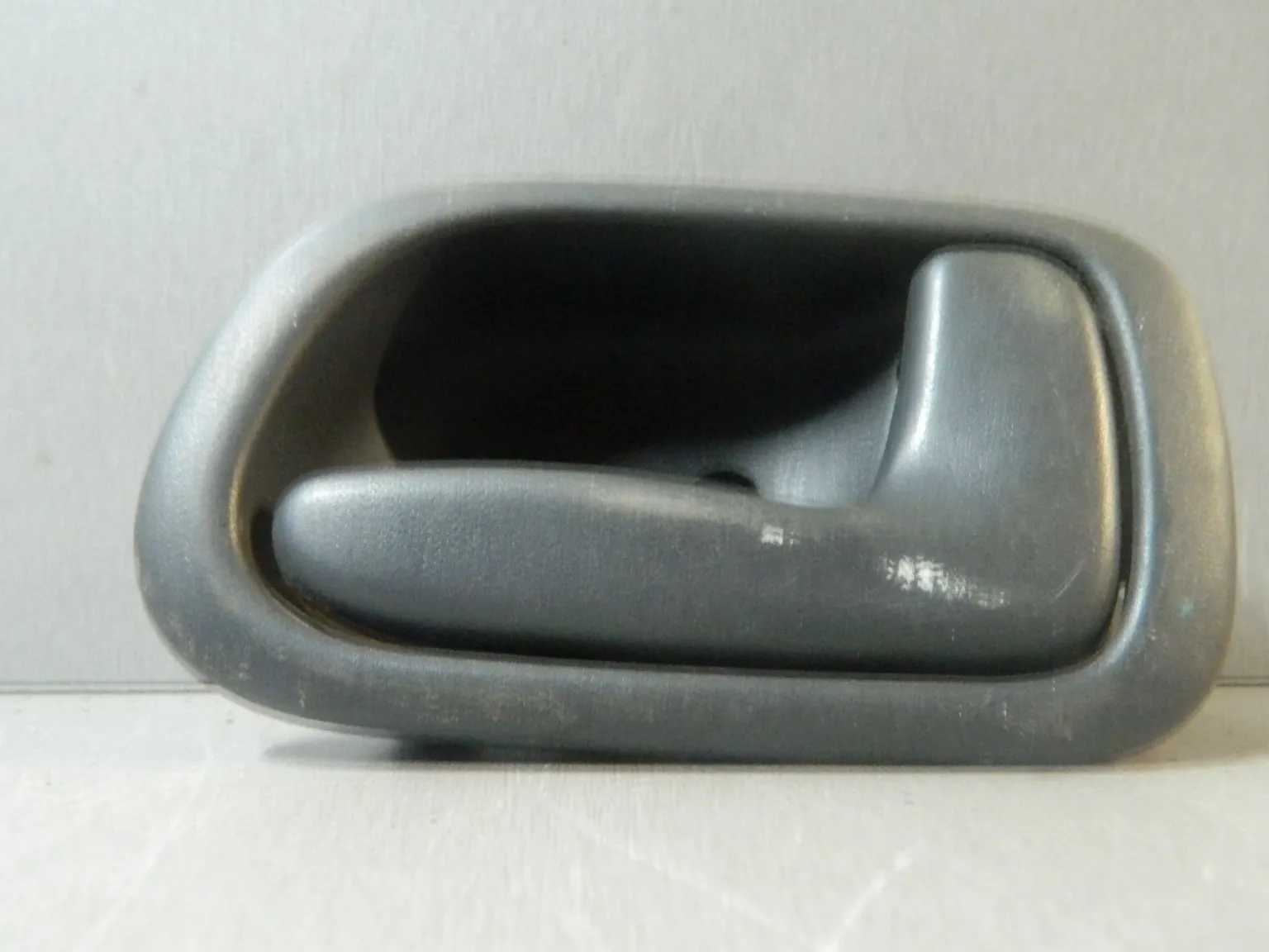 Ручка двери внутренняя TOYOTA COROLLA AE110 Прав (Контрактный) 81528474