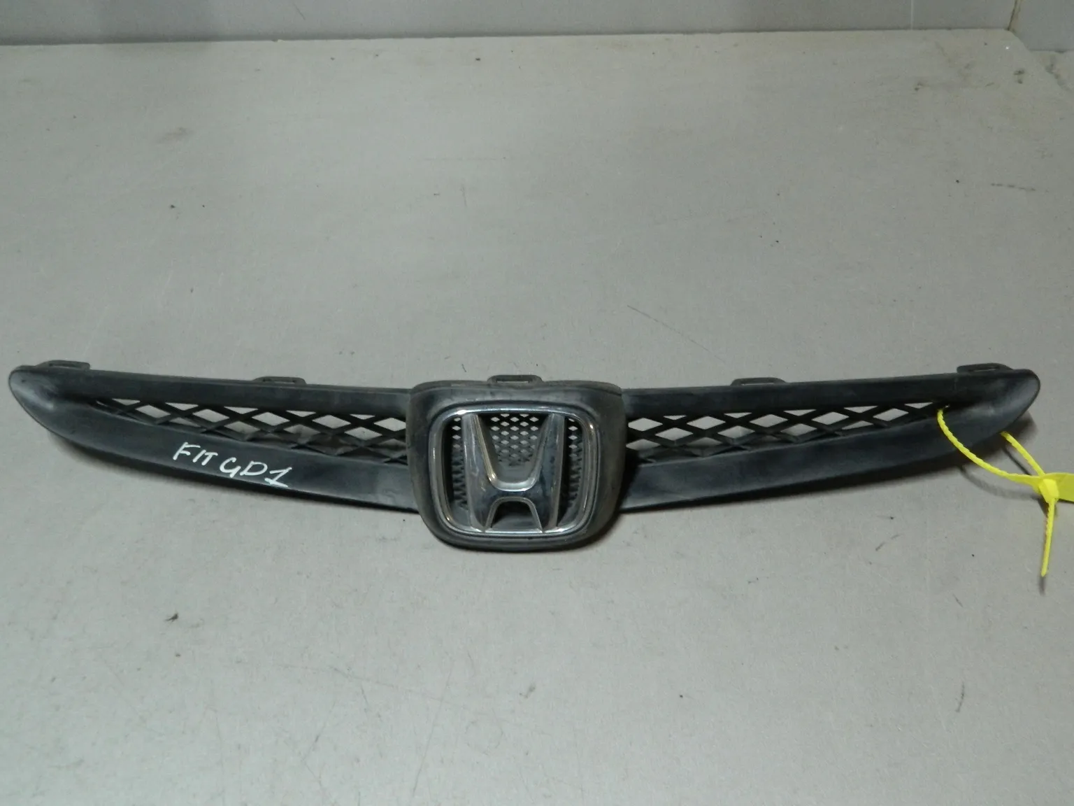 Решетка радиатора HONDA FIT GD1 (Контрактный) 79773009