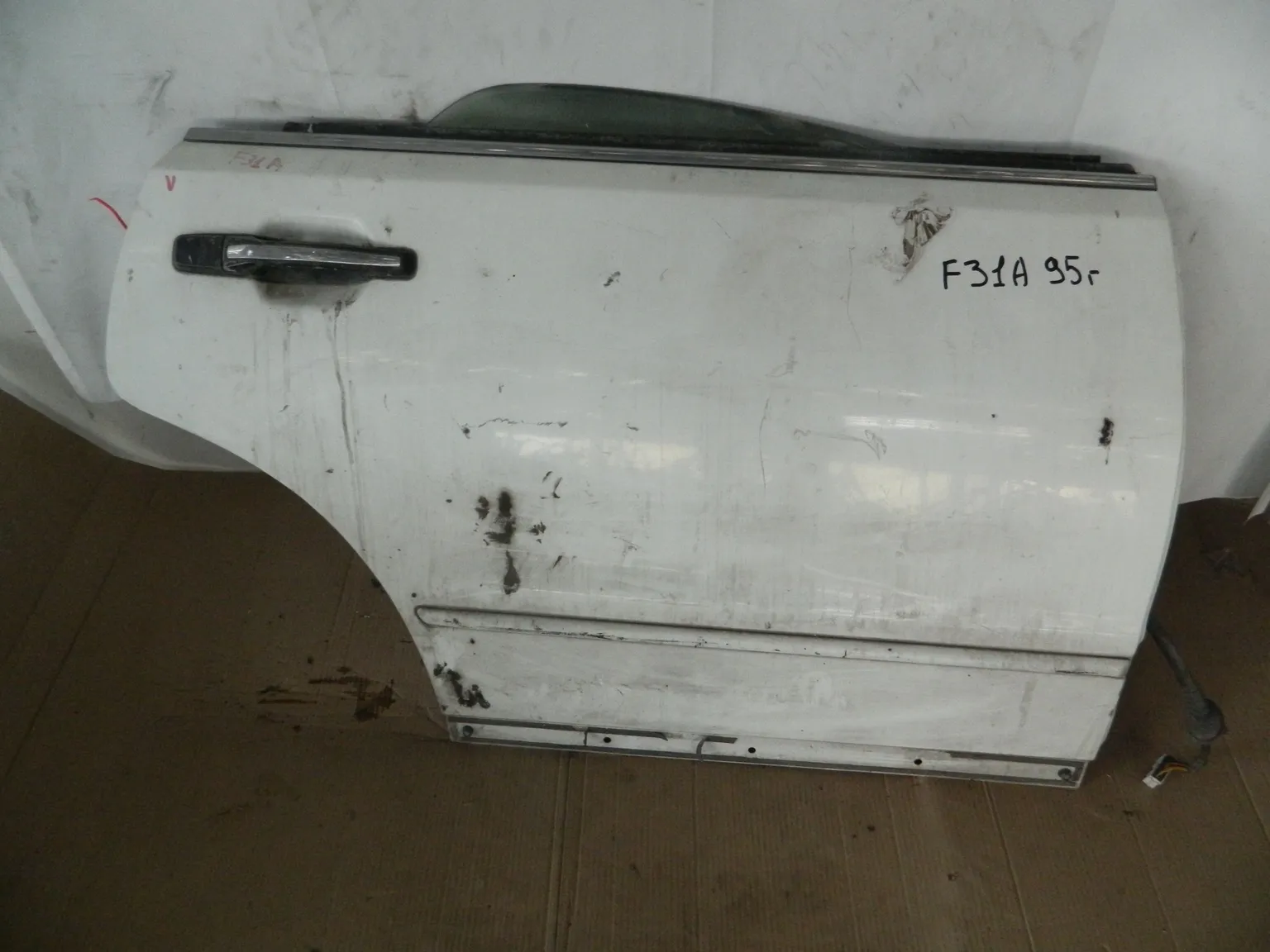 Дверь MITSUBISHI DIAMANTE F31A Зад Прав (Контрактный) 65243148