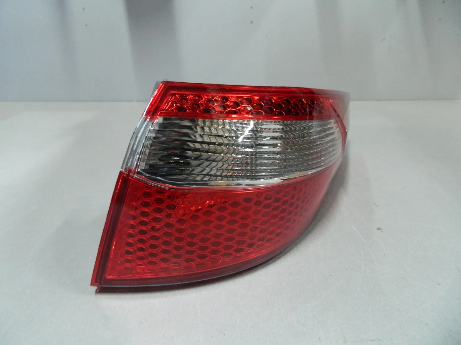 Фонарь JORDEN JH03K2005AR KIA RIO 11-15 седан (наружный) RH 924024X000