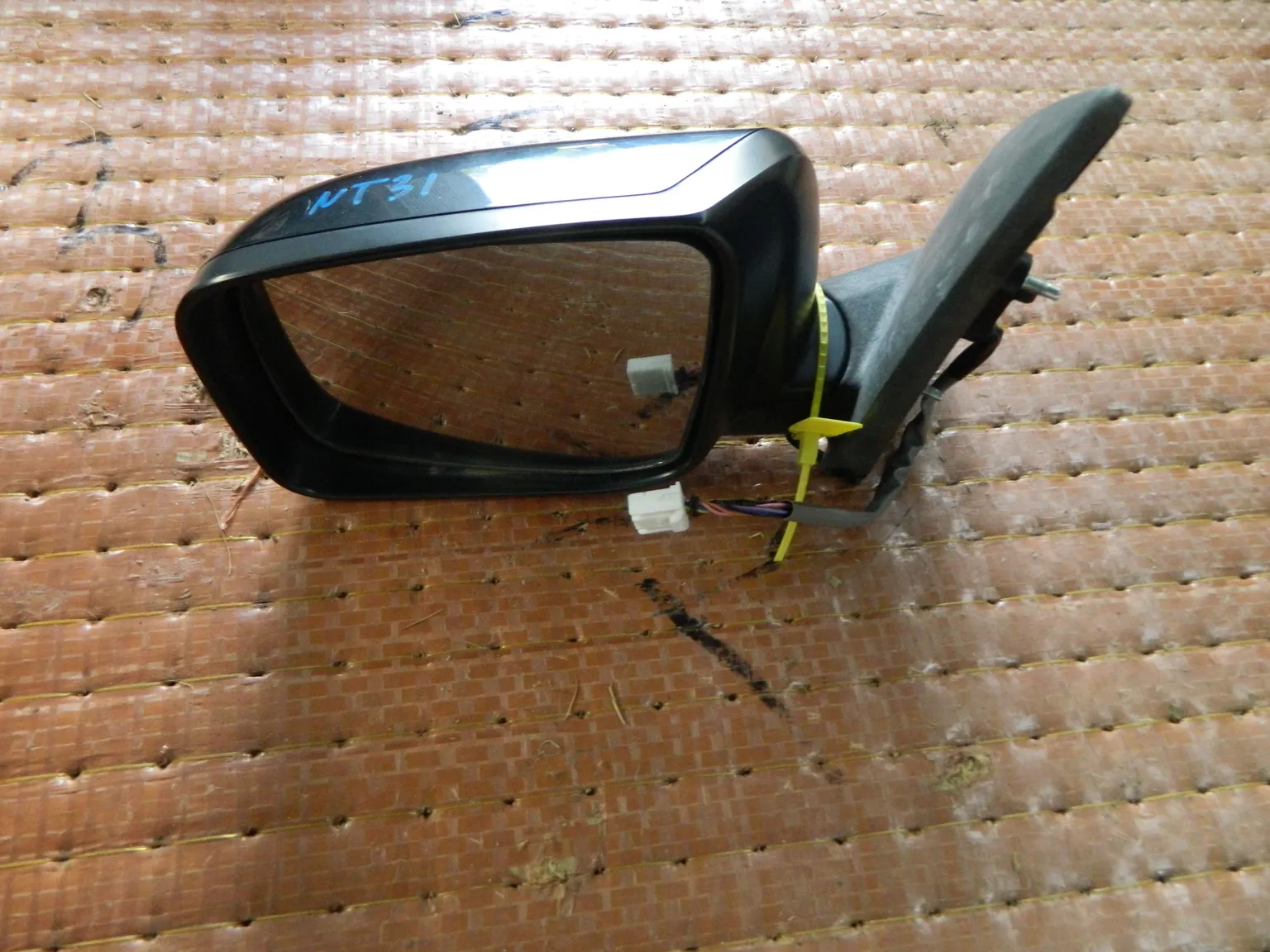 Зеркало NISSAN X-TRAIL NT31 Перед Лев (Контрактный) 94603990