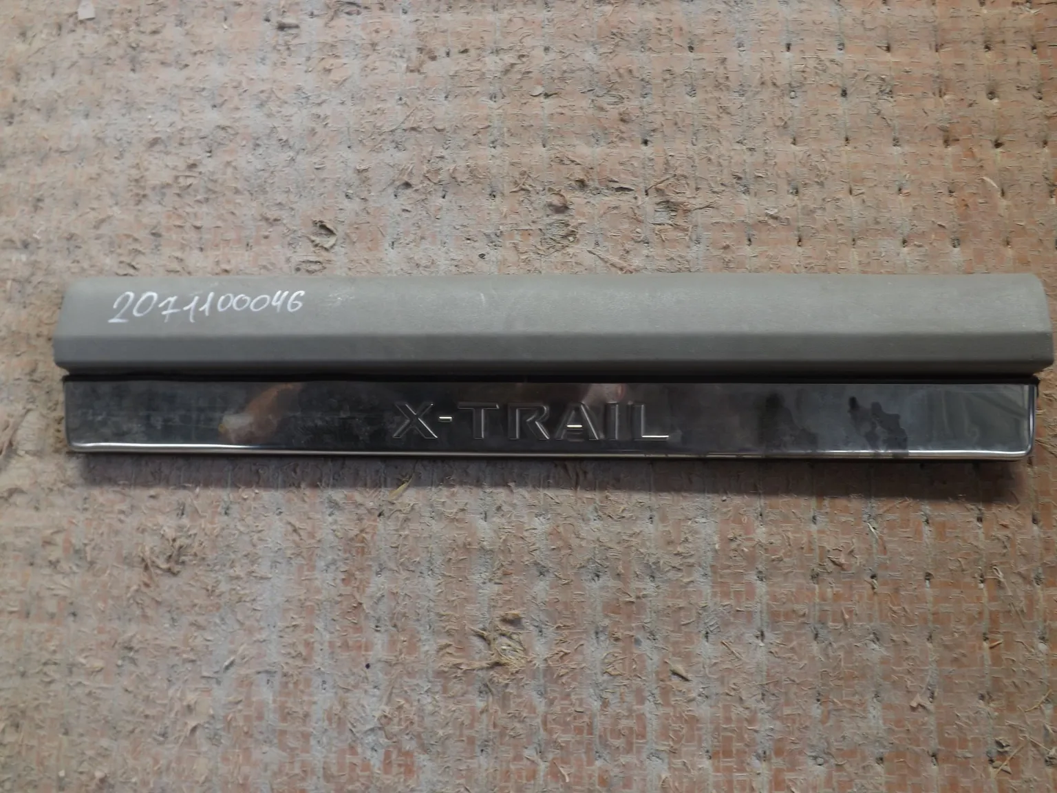 Накладка на порог внутренняя NISSAN X-TRAIL NT30 Перед Лев (Контрактный) 2071100046